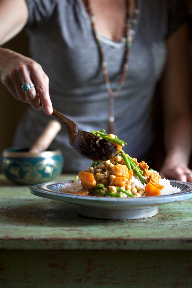 ירקות כתומים וחומוס בקארי צהובץ צילום: דניאל לילה סטיילינג: עמית פרבר